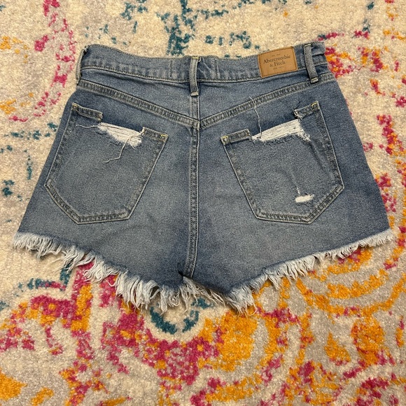 Abercrombie & Fitch High Rise Shorts - Picture 2 of 4